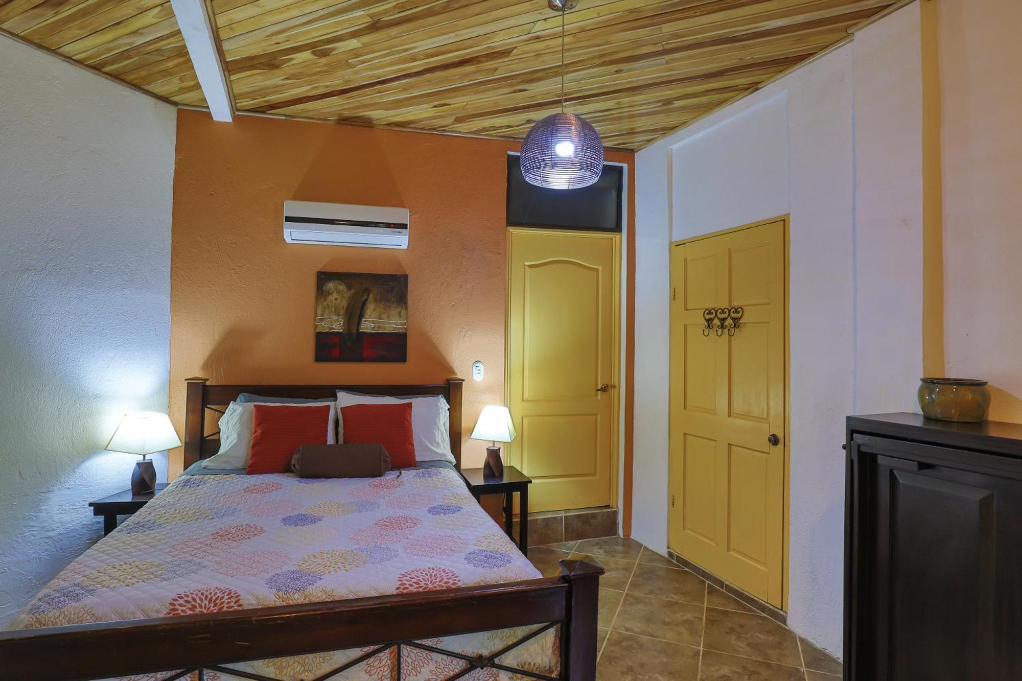 Jungle Creek Aparthotel Мануел Антонио Стая снимка