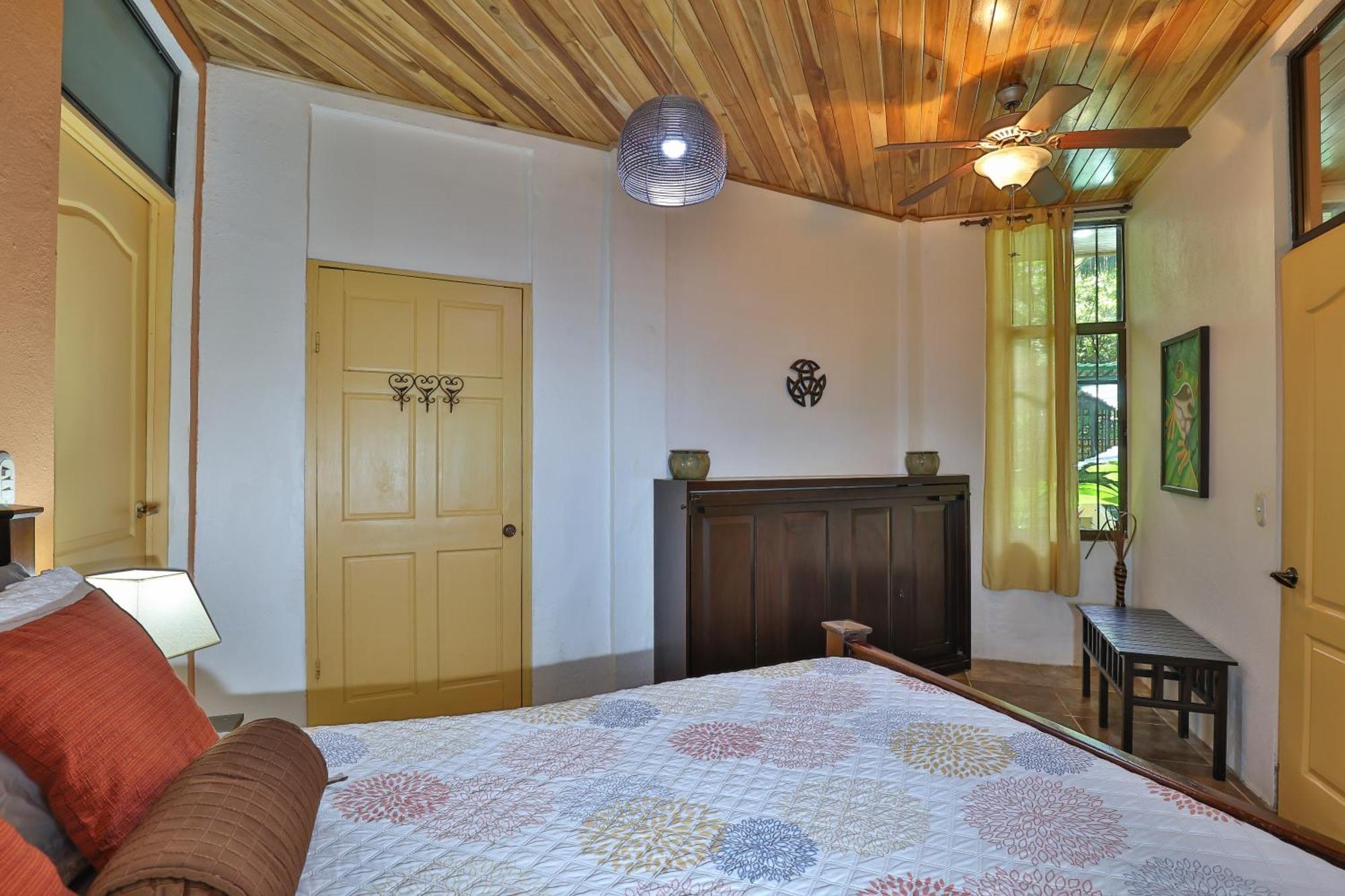 Jungle Creek Aparthotel Мануел Антонио Стая снимка